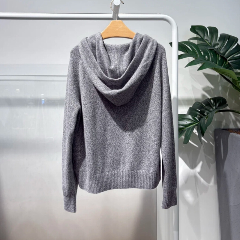 MM麦麦25冬款老钱风连帽针织开衫女灰色毛衣休闲长裤5FA15S101Q - 图1