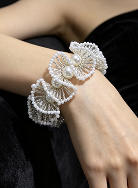 重工法式复古白色珍珠项链女新款轻奢水晶串珠锁骨链chocker颈链