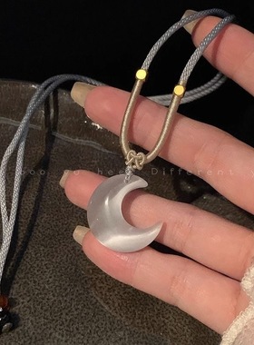 粉色月牙小众可爱仙气猫眼石月亮项链闺蜜吊坠锁骨链情侣礼物