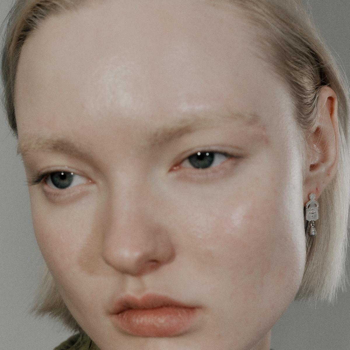 SALE E PEPE 胡椒盐 纯银冥想人吊坠耳环 - 图0