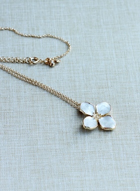 贝母白色四瓣精致花朵贝壳项链颈链女欧美饰品配饰镀金