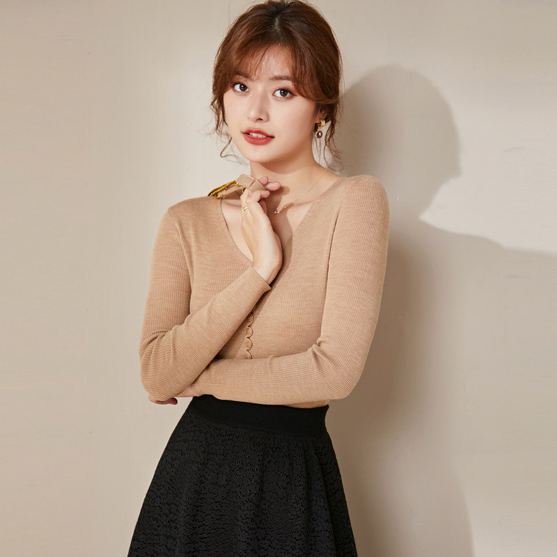 名人瑞裳2020年秋季新款v领潮毛衣 名人瑞裳毛针织衫