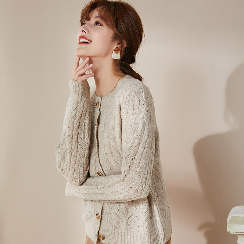 名人瑞裳2020秋季新款温柔外搭开衫 名人瑞裳毛针织衫