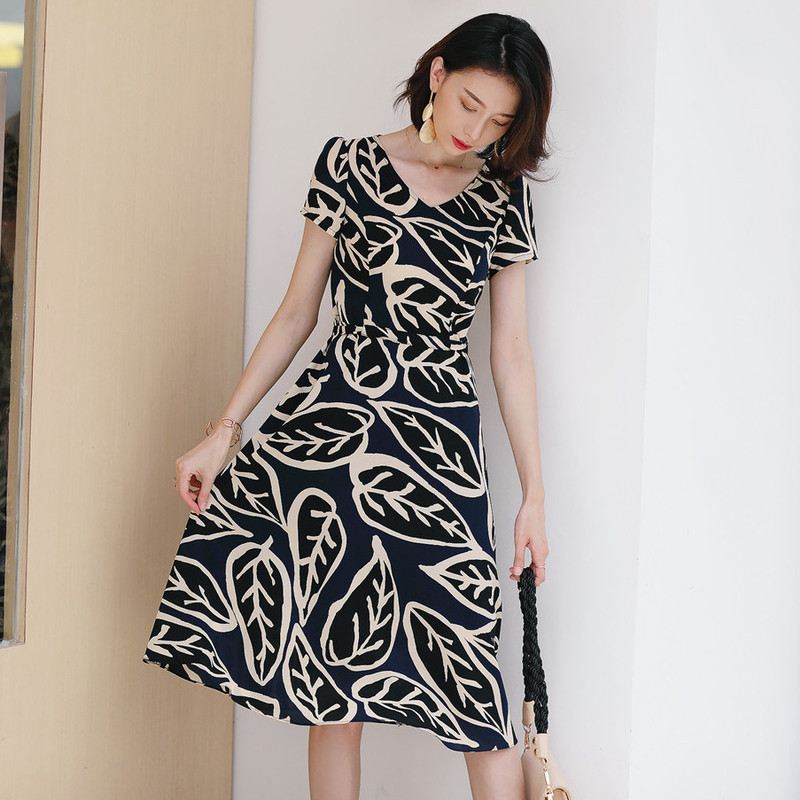 名人瑞裳夏2018新款印花v领连衣裙 名人瑞裳连衣裙