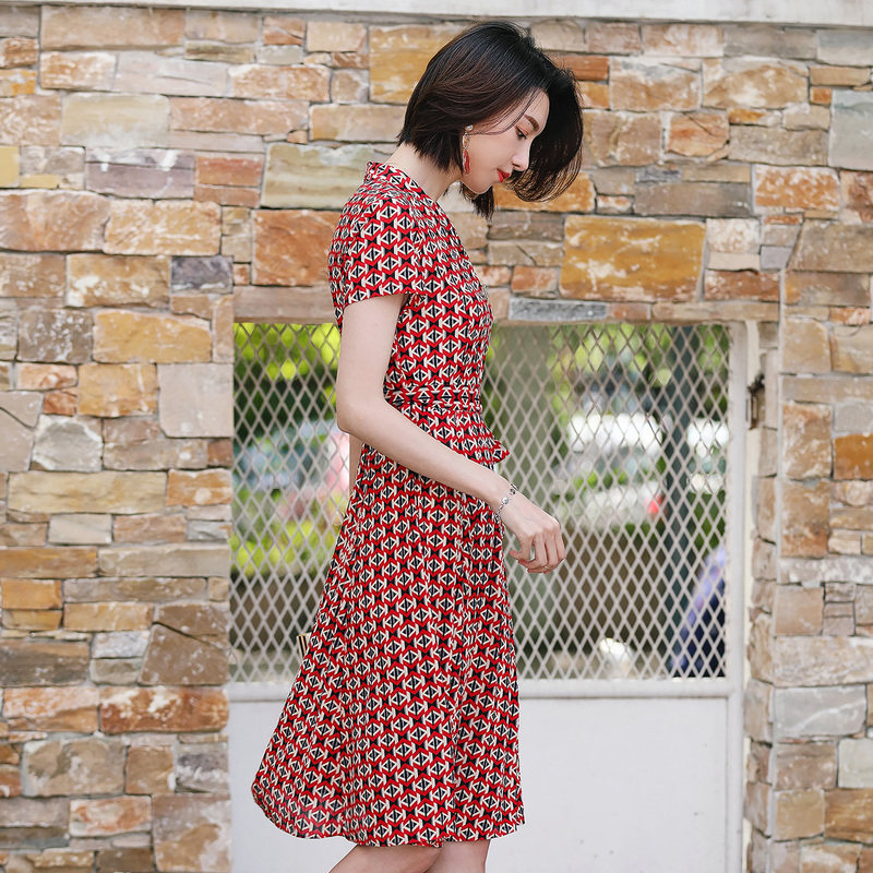 名人瑞裳2018夏季新款v领印花裙子 名人瑞裳连衣裙