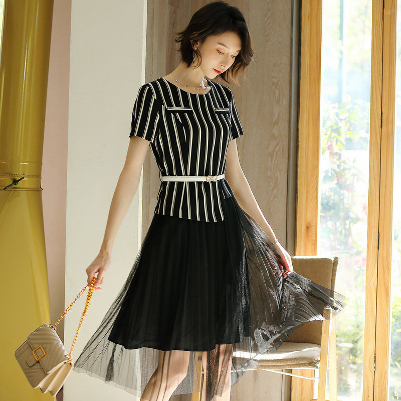 名人瑞裳2018夏季新款条纹连衣裙 名人瑞裳连衣裙