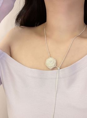 白色花朵项链女2025新款配饰轻奢可调节长款抽拉锁骨链颈链