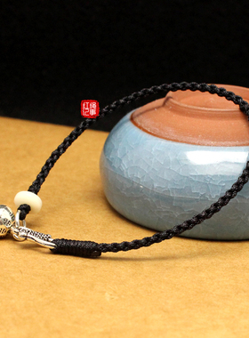 本命年民族风银饰铃铛红绳手链