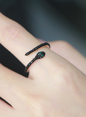 韩版时尚风白色蛇形戒指