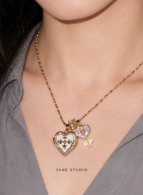 爱心钥匙吊坠相盒定制情侣礼物