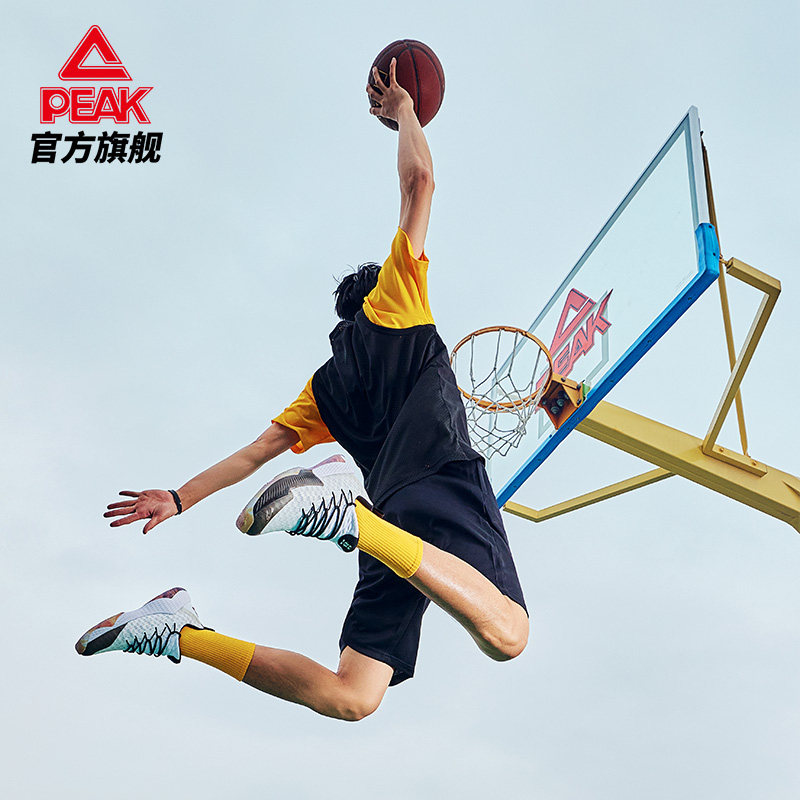  匹克篮球鞋