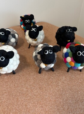 进口尼泊尔手工羊毛毡彩色毛球小羊包挂件手工创意摆件