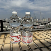 Spot Thailand Qualifies the Hello kitty Mineral water bottle brand new full of water Unopened a bottle of collection