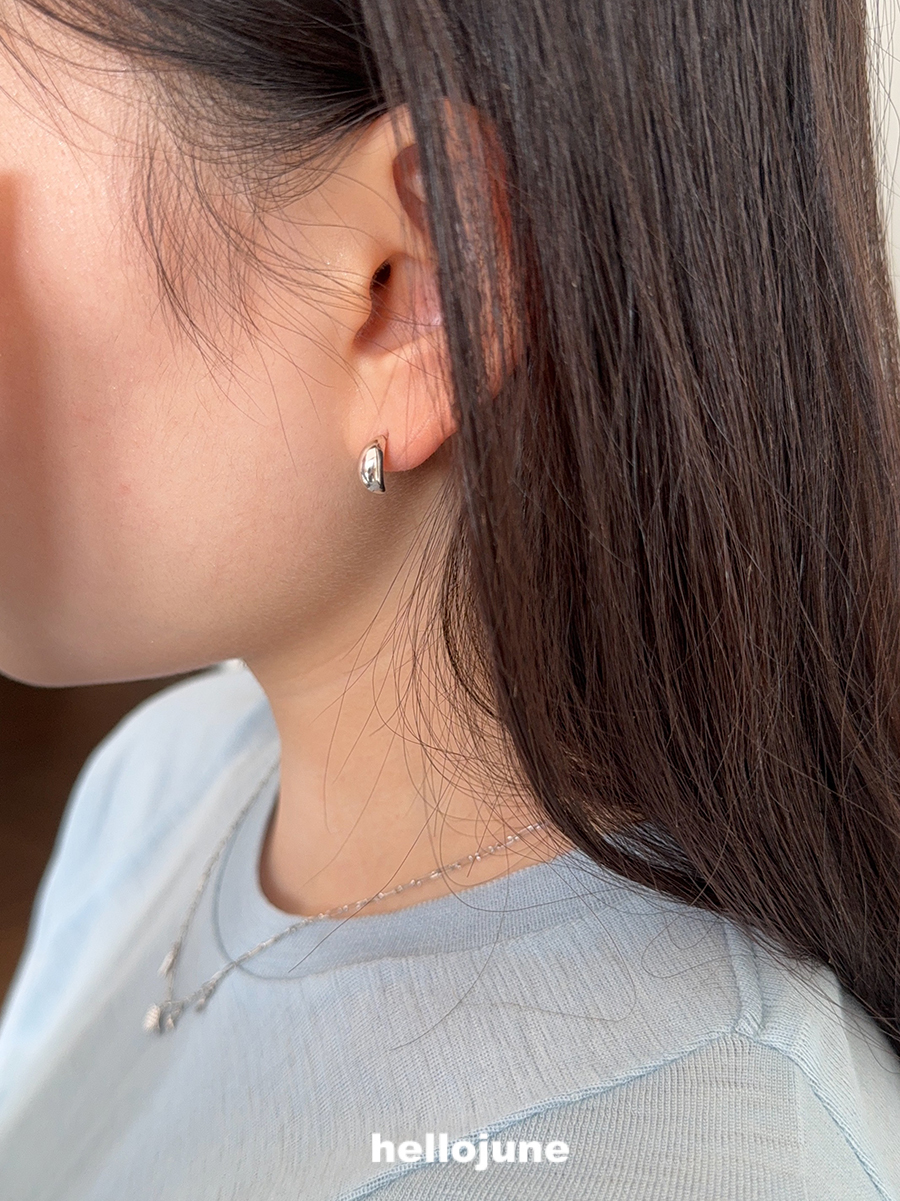 hellojune 925纯银 小银豆弧形耳钉 简约光面小雨滴养耳耳钉 - 图1