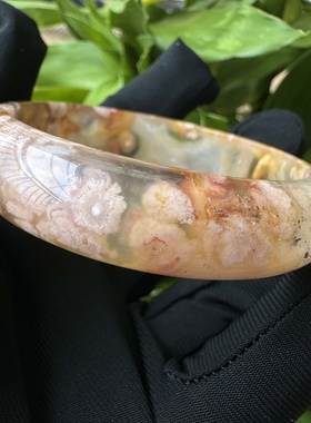 冰透黄色百搭飘花玉髓玛瑙手镯