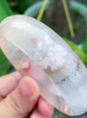 冰透粉红色飘花海洋玉髓玛瑙手镯