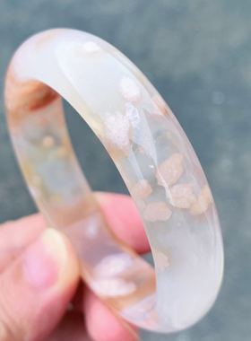 冰透粉红色飘花海洋玉髓玛瑙手镯