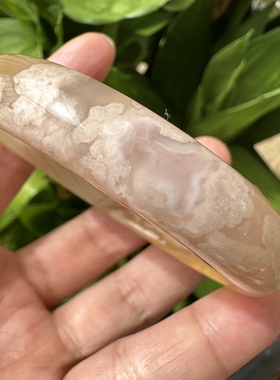 时尚风冰润兔子大花宽版玛瑙手镯