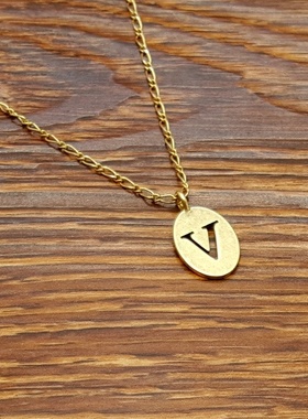 亚光磨花镀金字母V小清新森女文艺范简洁百搭创意复古风小项链