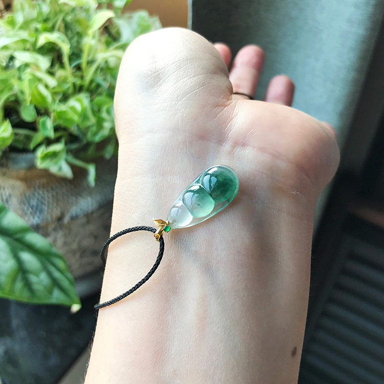 缅甸料 天然A货翡翠福豆子冰种深绿色起胶光小四季豆迷你吊坠证书,淘宝优惠券,粉丝福利购,淘宝优惠卷