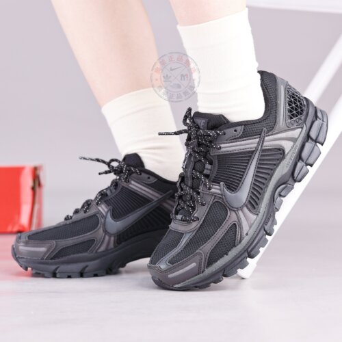 Nike耐克跑鞋男鞋25秋冬ZOOM VOMERO 5缓震轻便运动休闲鞋IM6597 - 图2