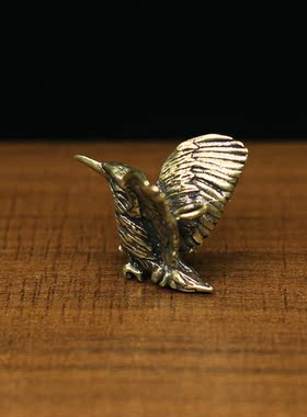 黄铜做旧雏鹰展翅中式书房装饰品