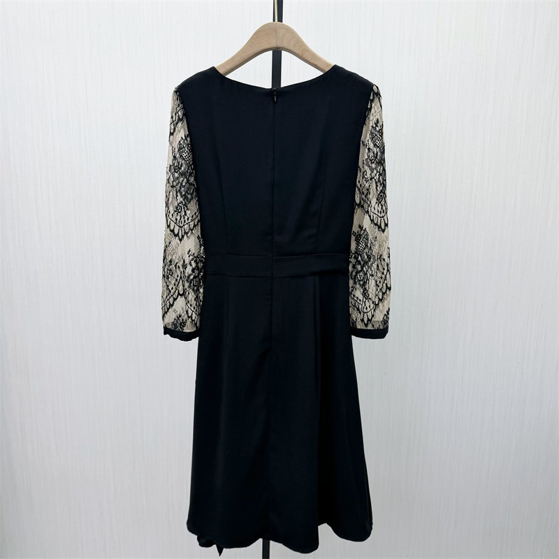 韩●2026春季新品 气质v领连衣裙女蕾丝拼接收腰修身通勤长裙3105,淘宝优惠券,粉丝福利购,淘宝优惠卷