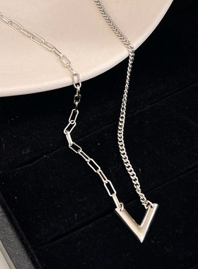 通体纯银欧美时尚小众设计复古做旧简约个性字母V项链礼物极简风