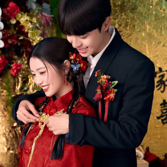 A full set of high-end brooch pins for the bride and groom, groomsmen and bridesmaids, star wedding corsage for the bride