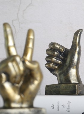 2025新款电视柜摆件高级感小众欧式树脂创意手指小客厅工艺品桌面