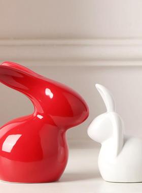 客厅摆件轻奢高级感2025新款生肖兔年吉祥物陶瓷小兔子客厅酒柜电