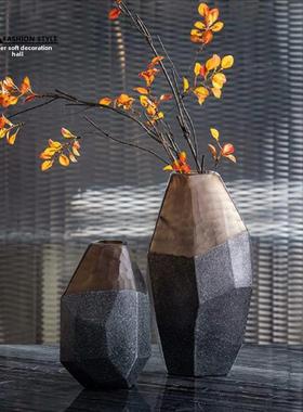 高品质的咖啡色雕刻几何玻璃花瓶与不对称切面蓝色装饰插花现代创