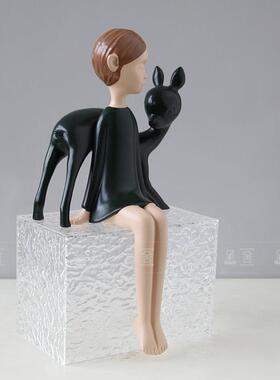 现代简约潮流卡通小鹿女孩公仔摆件样板间售楼处酒店大厅软装饰品
