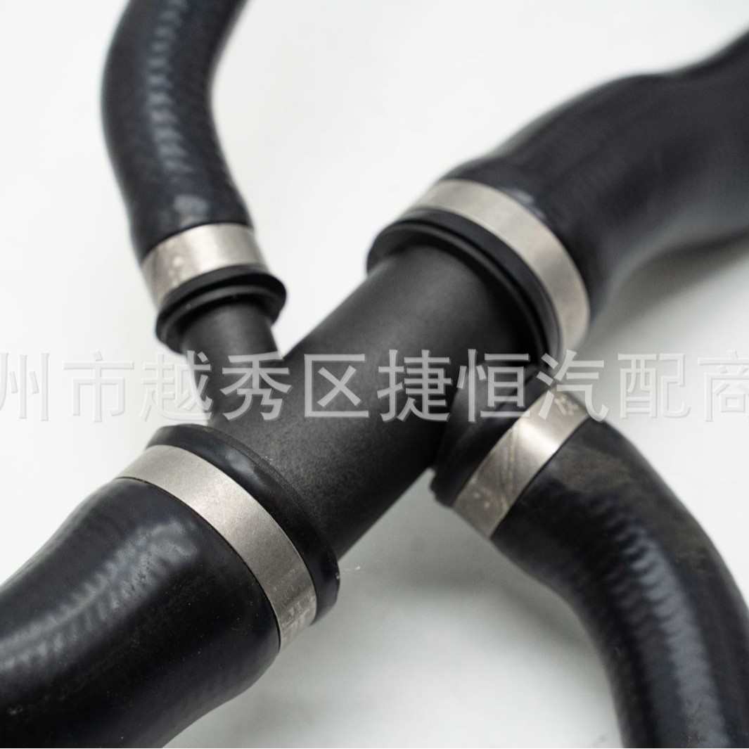 适用于沃尔沃S40C70C30V50上水管水箱散热水管水箱下水管四通管 - 图1