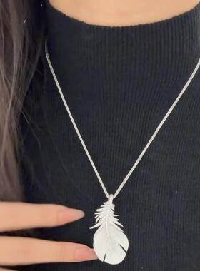法式轻奢满钻羽毛吊坠项链拉丝工艺高级设计百搭气质高保色锁骨链