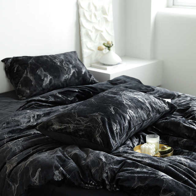 Alley trick simple four-piece set velvet bedding autumn and winter sheets and quilt covers light luxury quilt covers Nordic