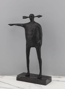 客简黑桌约现代色0551金属箭头人物摆件样板间卧室厅电视柜面软装