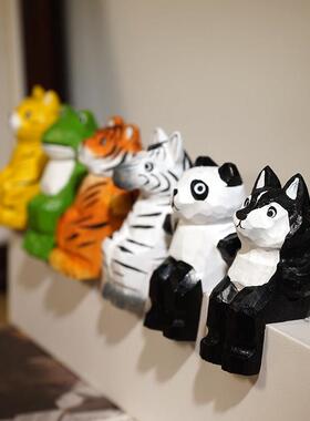 “好工作”坐电脑屏幕，手工木雕饰品，可爱创意书架装饰礼品