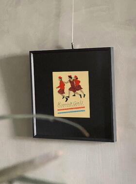 可爱复古小女孩插画小众装饰画卧室桌柜摆画美式客厅餐厅墙挂画