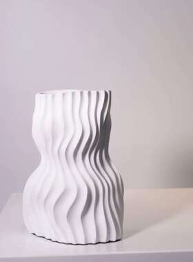 现代简约黑白波浪条纹花器树脂艺术花瓶民宿艺术家居桌面软装饰品