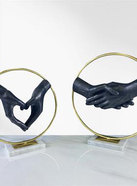 合作共赢握手比心摆件同心携手工艺品办公室客厅创意桌面软装饰品