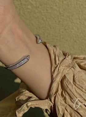 高档TYUSHA重工纯闪钻群镶925银手镯女开口轻奢S小众礼气质高级物