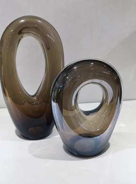 简约客厅花餐桌桌面花瓶样板房器创意奢现在茶色摆件售楼处轻渲染