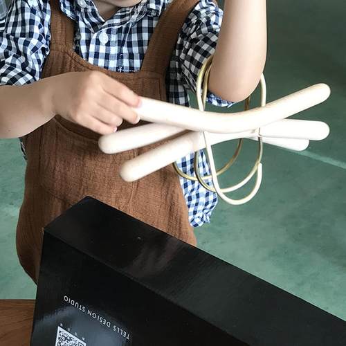 高档搭「挑时官网店」原创勾衣实木架衣/胡桃木/黄铜 衣/定制礼品 - 图0