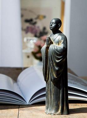 禅意中式双手合十僧侣小和尚阿弥陀佛桌面摆件纯手工仿铸铁工艺品