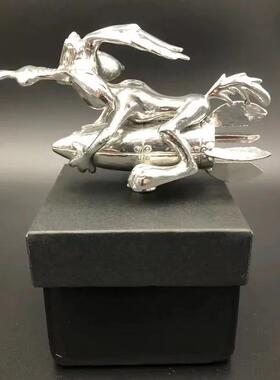 跨境Wile E Coyote 兜帽汽车爱好者的惊喜装饰摆件树脂车载摆件