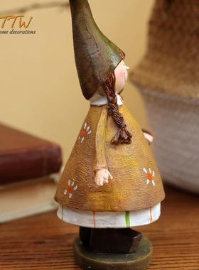 油画 画风格提篮花裙尖帽子森林女孩树脂装饰摆饰情人送礼毕业季