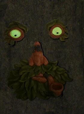 厂家直供跨境荧光烟斗树脸室外装饰挂件花园户外装饰树脂工艺品批