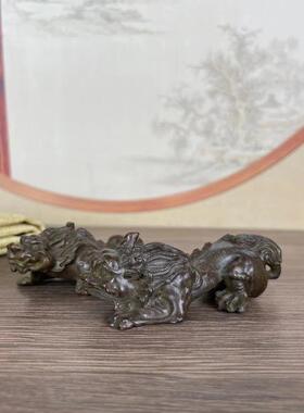 古玩杂项金属貔貅瑞兽复古茶宠居家装饰文房用品镇尺压尺摆件
