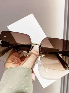 女式墨镜女款2026新款新款女潮大框显瘦无框切边防晒太阳镜网红拍